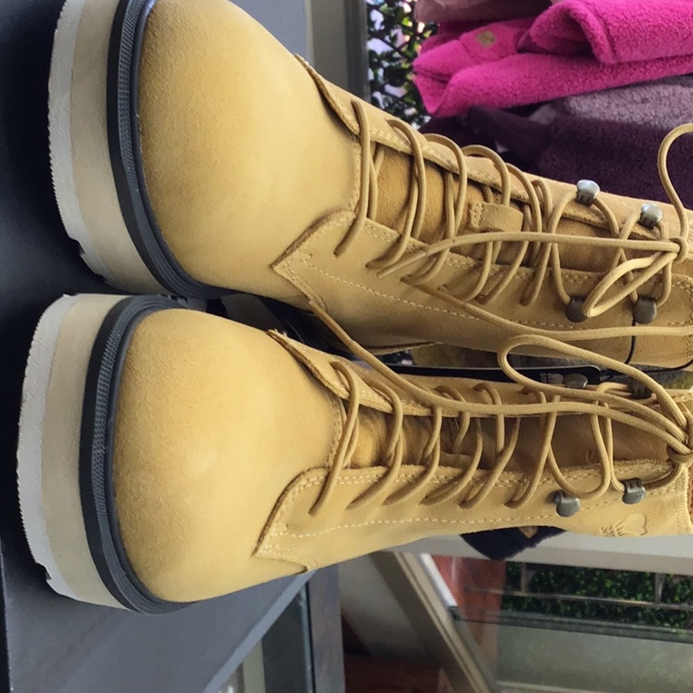 Sorel Hi-Line Lace, yellow leather, waterproof boot, size 8.5